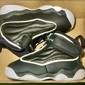 New in BOX Baby JORDANS sz 5c